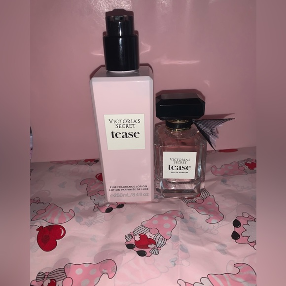 Victoria’s Secret Long Plush Robe & Tease Eau de Parfum Set - Picture 13 of 15